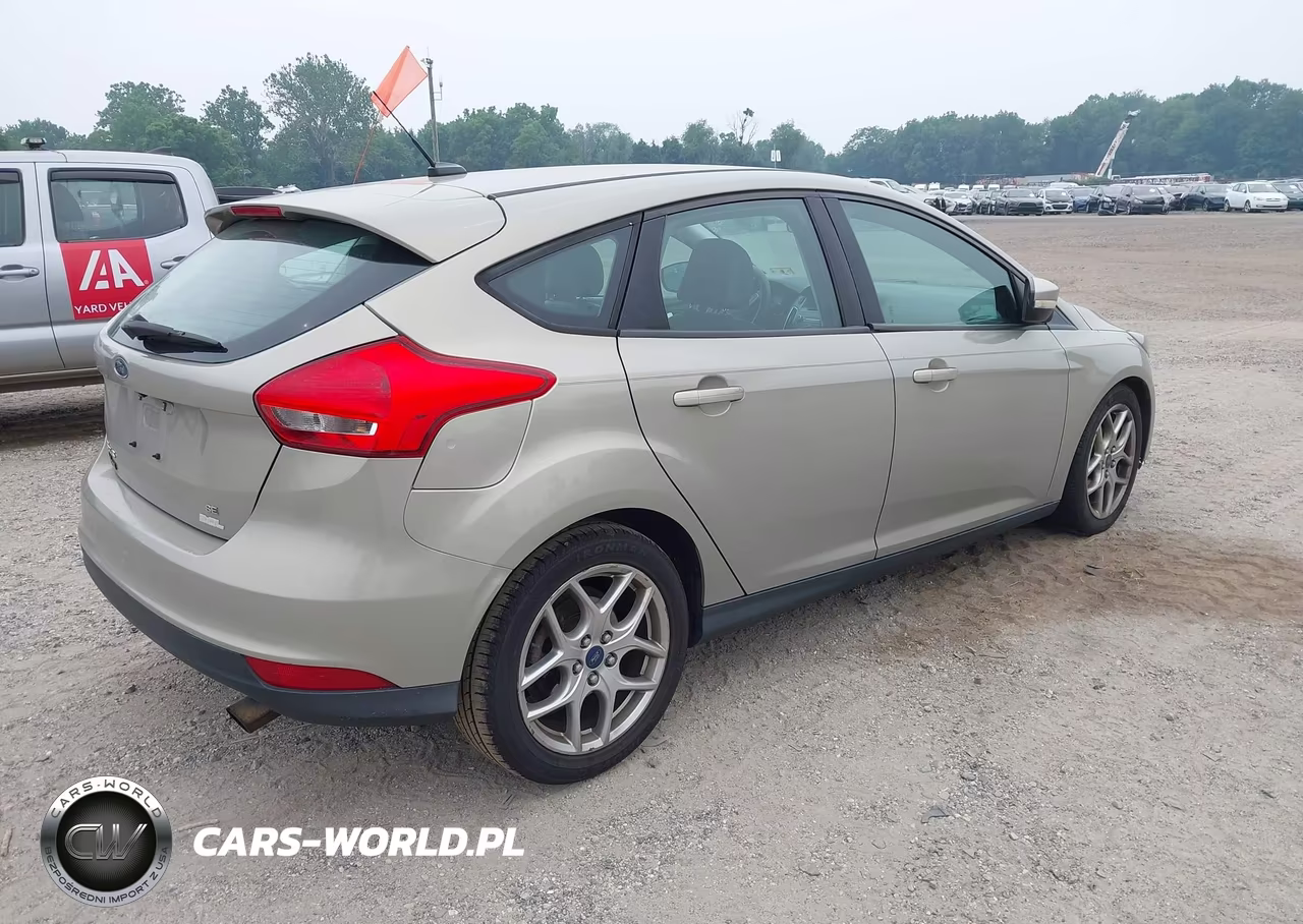 2015 Ford Focus Se VIN:1FADP3K2XFL284019 - 4