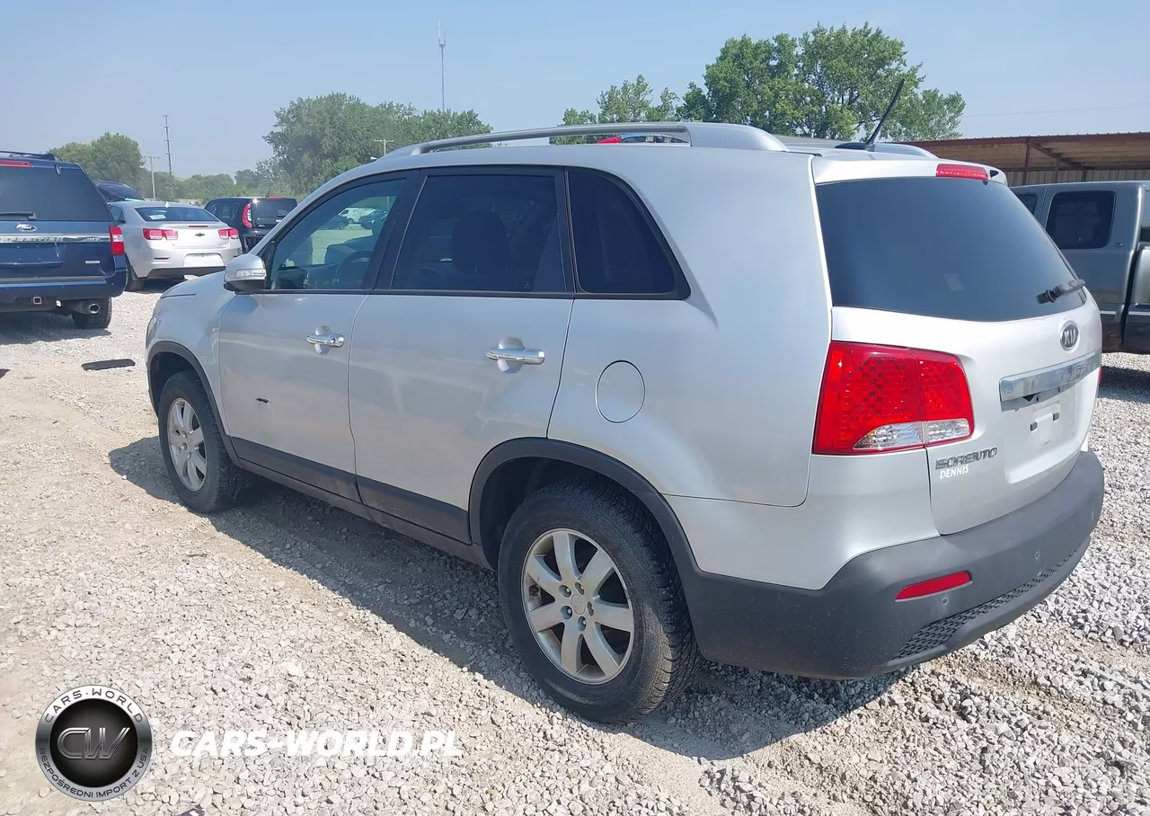 2011 Kia Sorento Lx VIN:5XYKT3A14BG020211 - 3