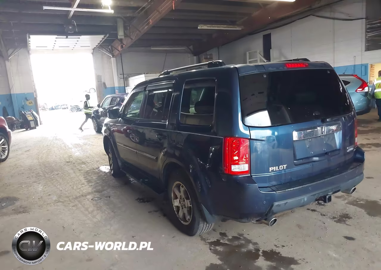 2010 Honda Pilot Touring VIN:5FNYF4H94AB006799 - 3