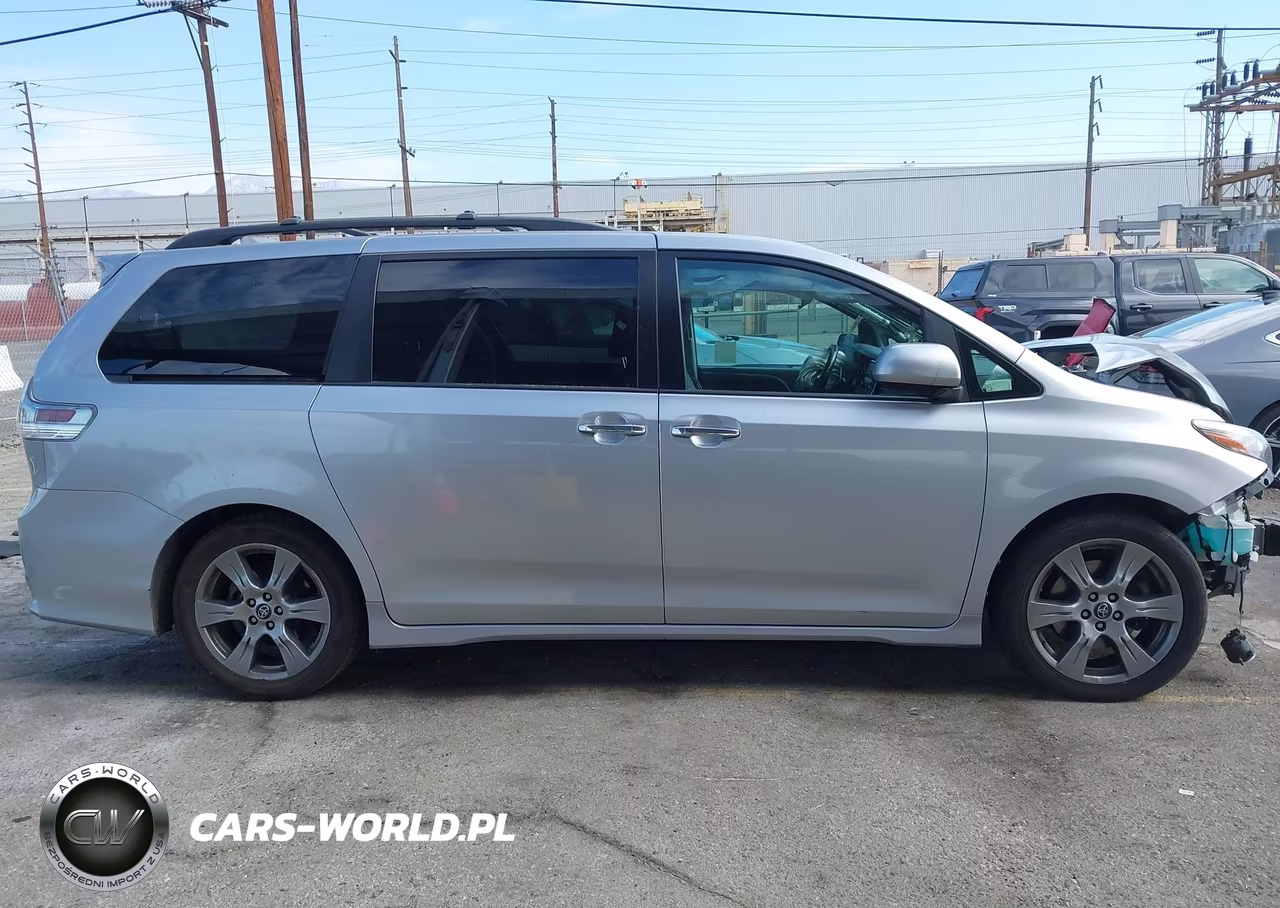 2018 Toyota Sienna Se 8 Passenger VIN:5TDXZ3DC5JS947995 - 14