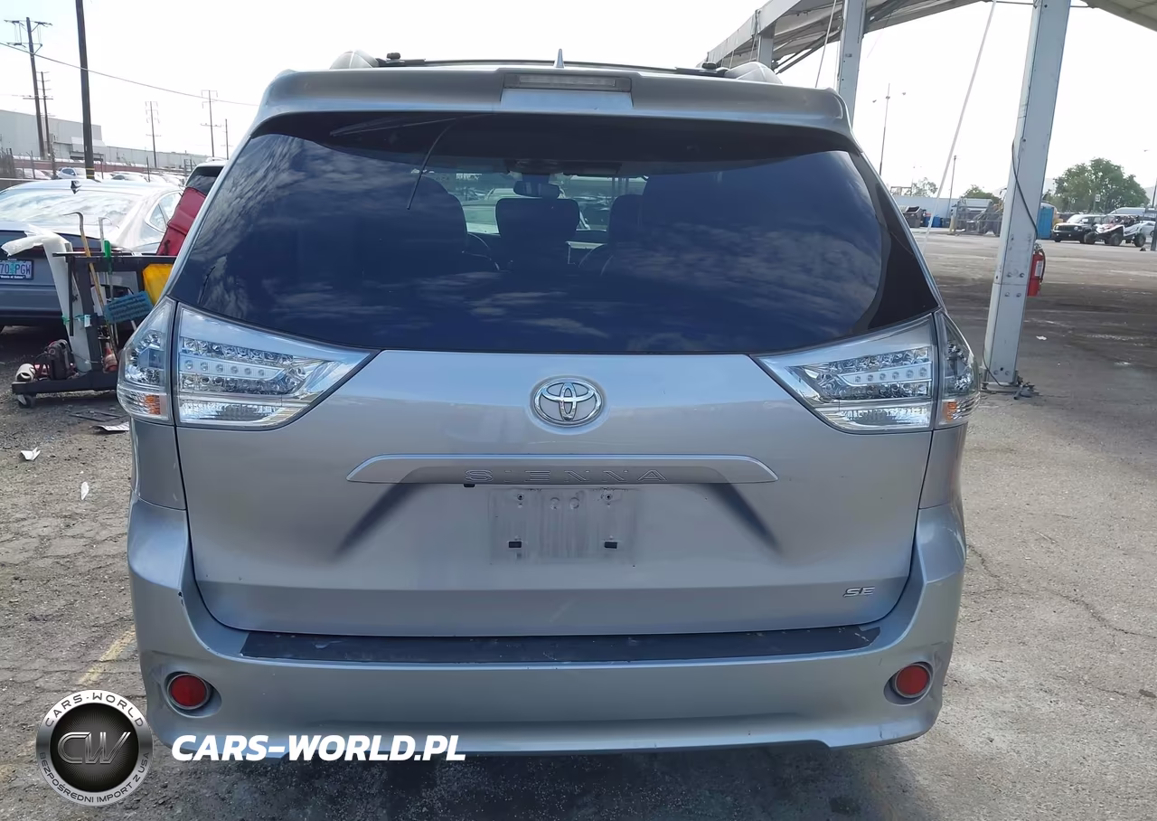 2018 Toyota Sienna Se 8 Passenger VIN:5TDXZ3DC5JS947995 - 17