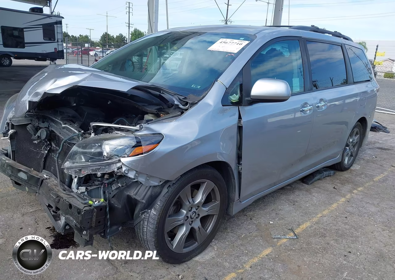 2018 Toyota Sienna Se 8 Passenger VIN:5TDXZ3DC5JS947995 - 2