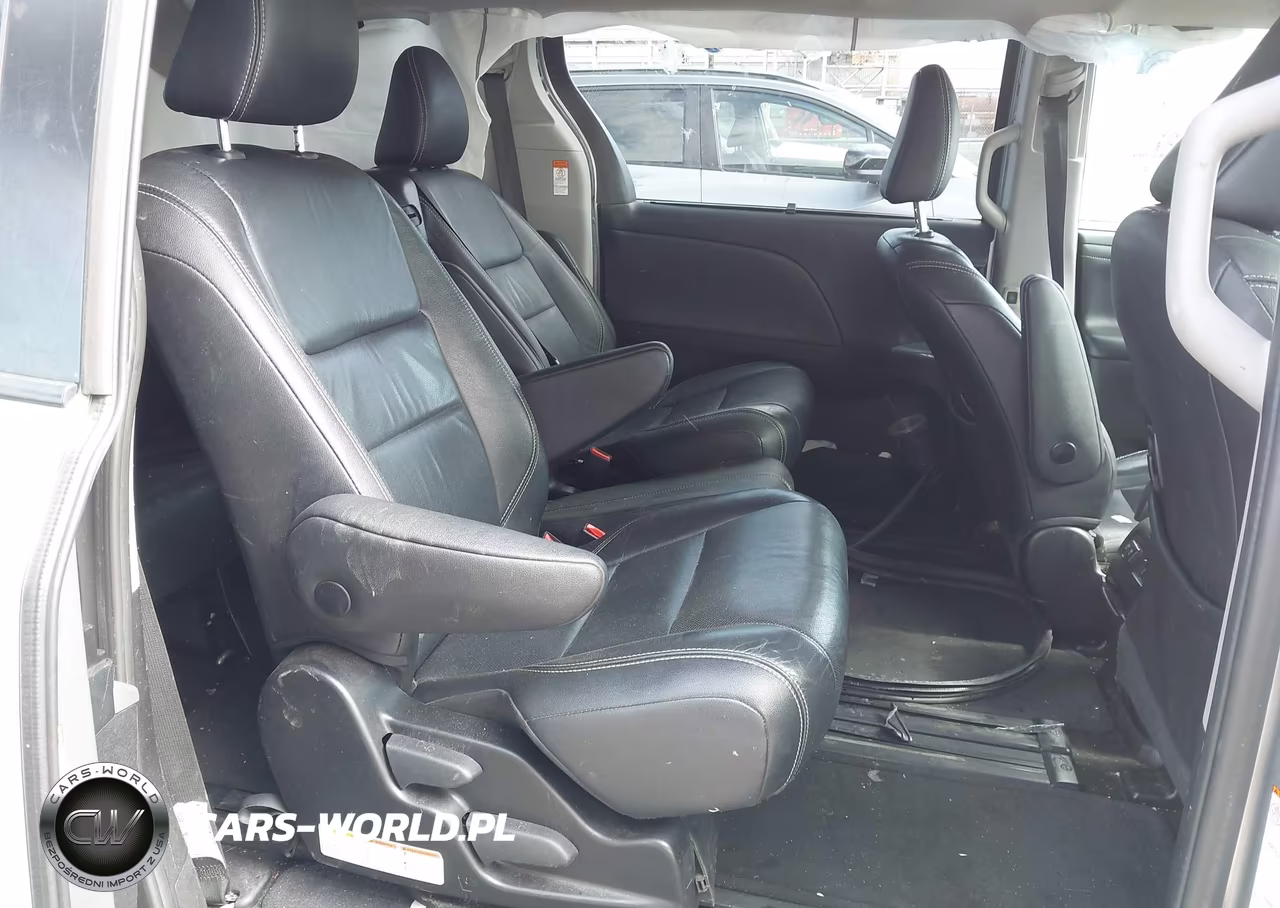 2018 Toyota Sienna Se 8 Passenger VIN:5TDXZ3DC5JS947995 - 8