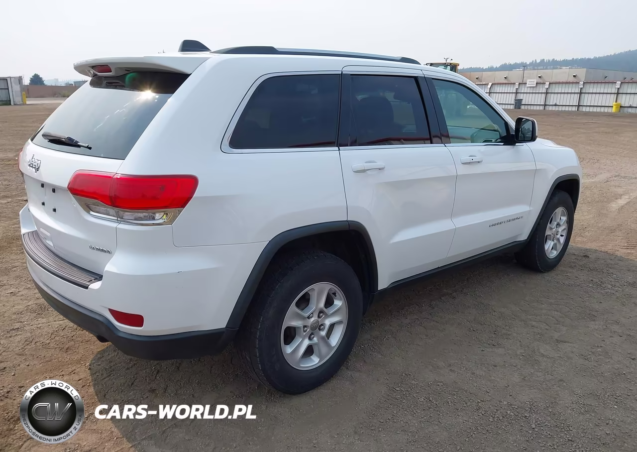 2015 Jeep Grand Cherokee Laredo VIN:1C4RJFAG7FC895822 - 4