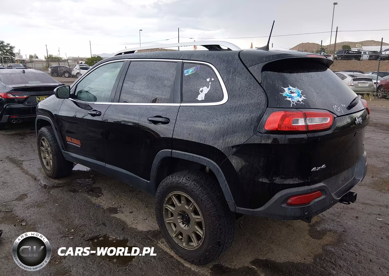 2017 Jeep Cherokee Latitude VIN:1C4PJMCB9HW666444 - 3