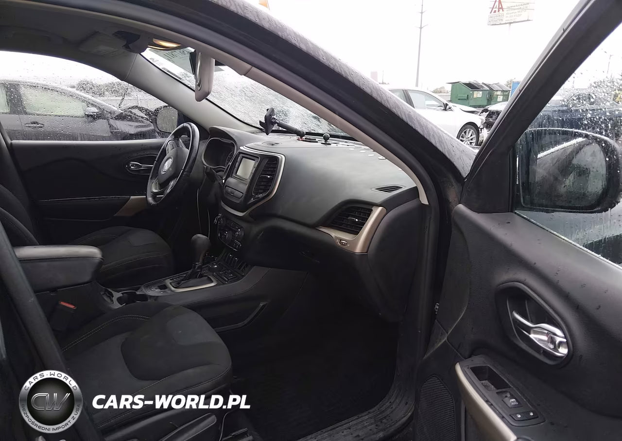 2017 Jeep Cherokee Latitude VIN:1C4PJMCB9HW666444 - 5