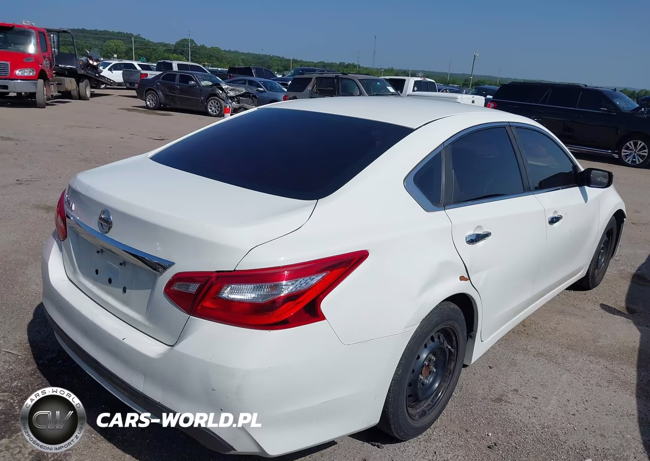 2017 Nissan Altima 2.5 S VIN:1N4AL3APXHC281815 - 4