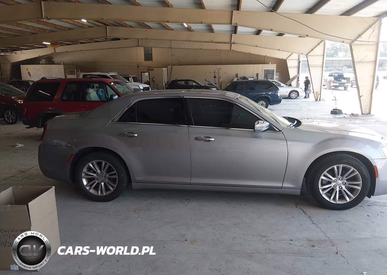 2015 Chrysler 300C VIN:2C3CCAEG7FH786095 - 13