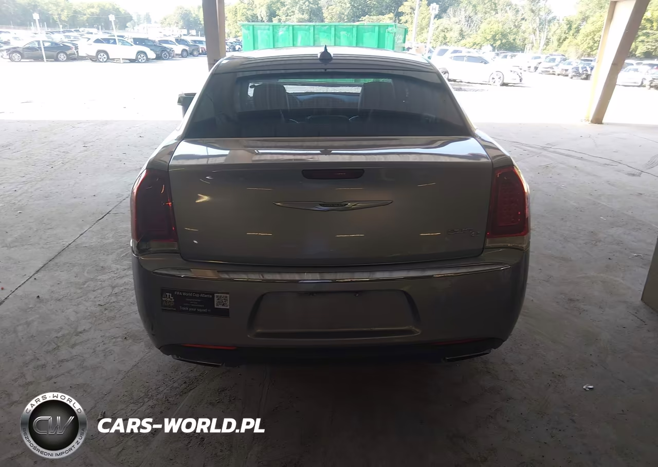 2015 Chrysler 300C VIN:2C3CCAEG7FH786095 - 16