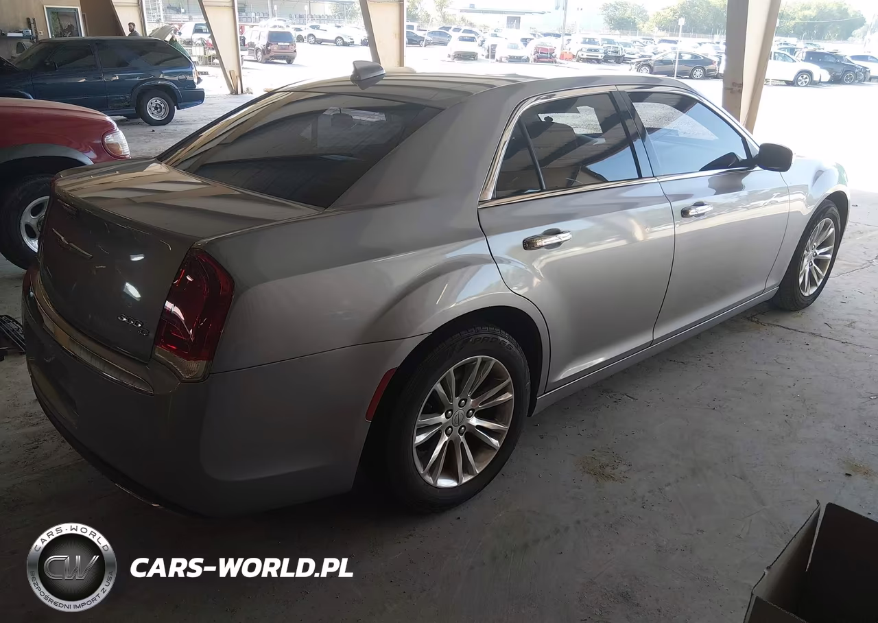 2015 Chrysler 300C VIN:2C3CCAEG7FH786095 - 4