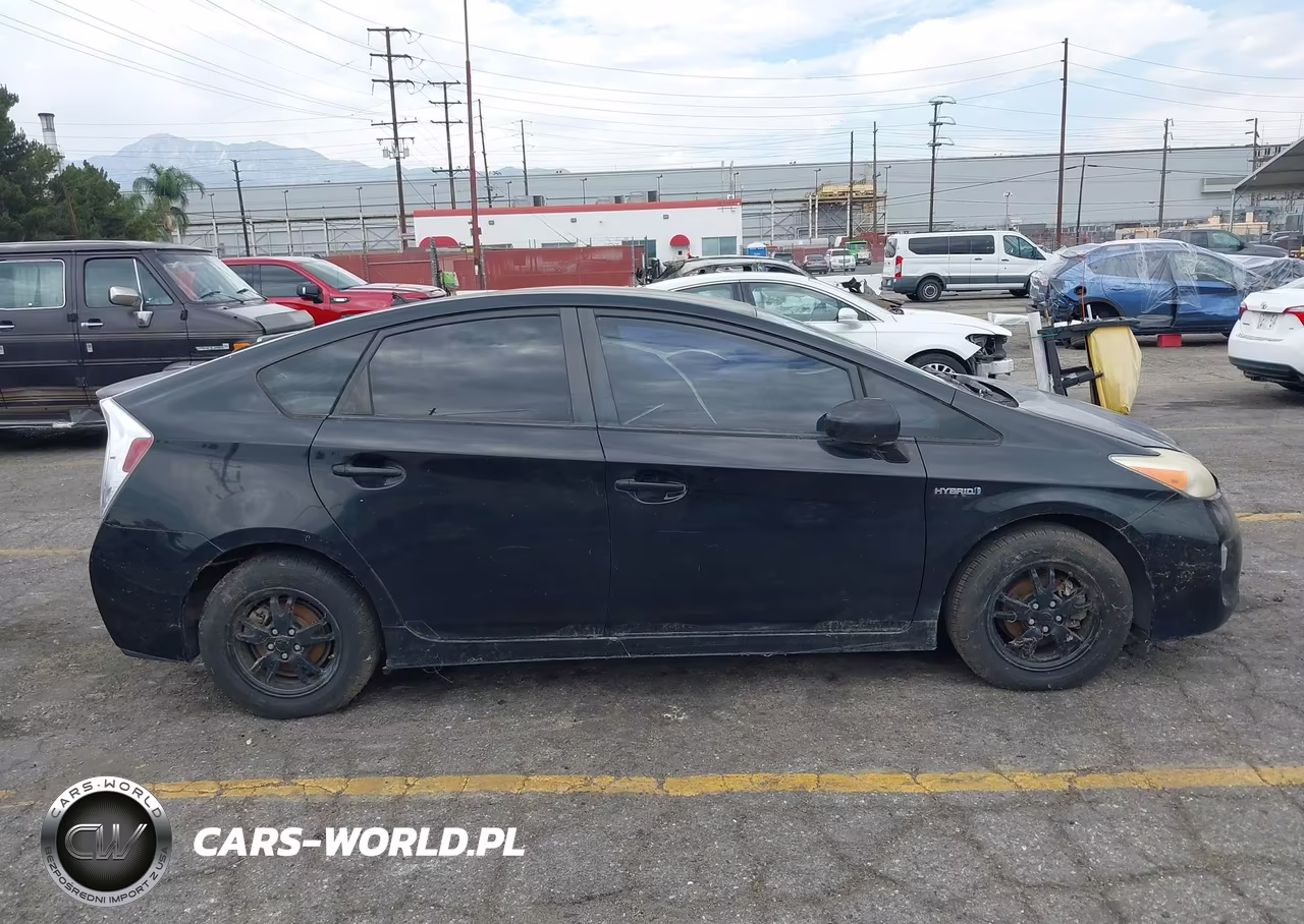 2013 Toyota Prius Three VIN:JTDKN3DU4D5646711 - 13