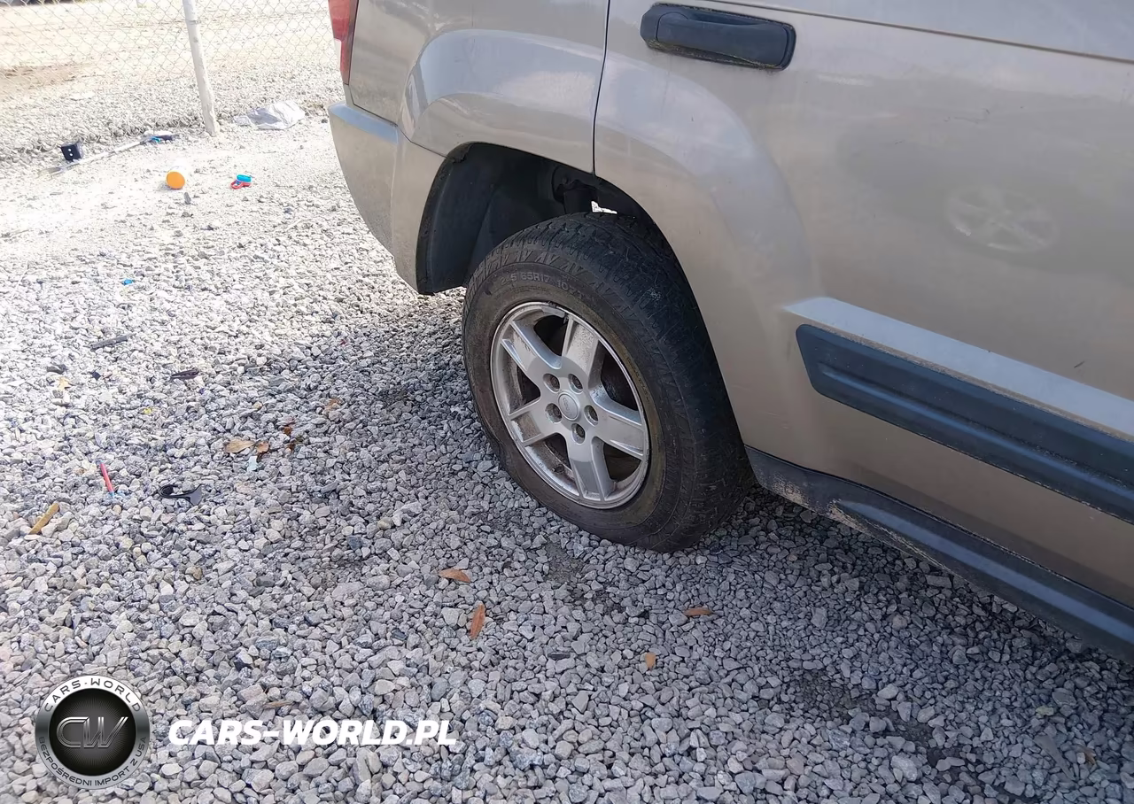 2005 Jeep Grand Cherokee Laredo VIN:1J4GR48K75C674941 - 15
