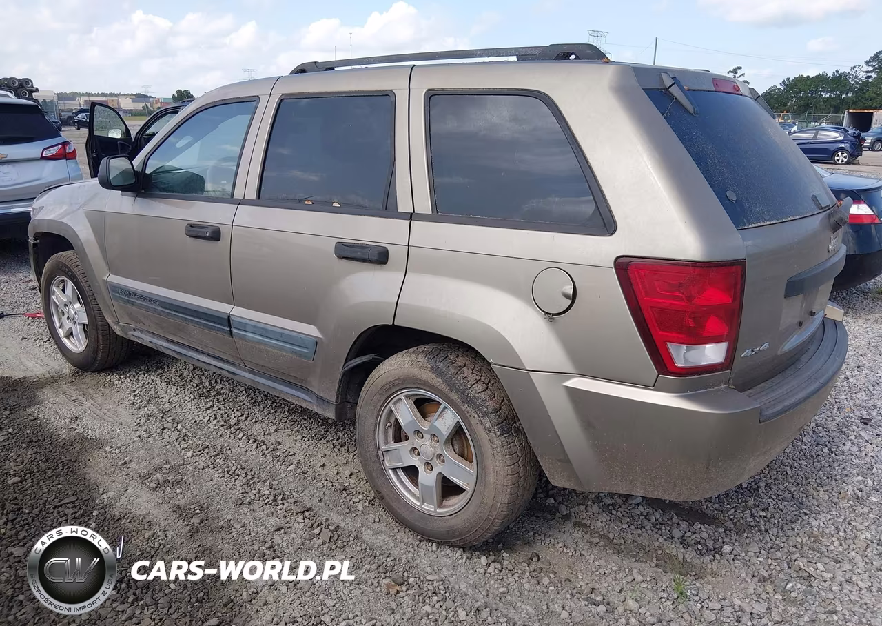 2005 Jeep Grand Cherokee Laredo VIN:1J4GR48K75C674941 - 3