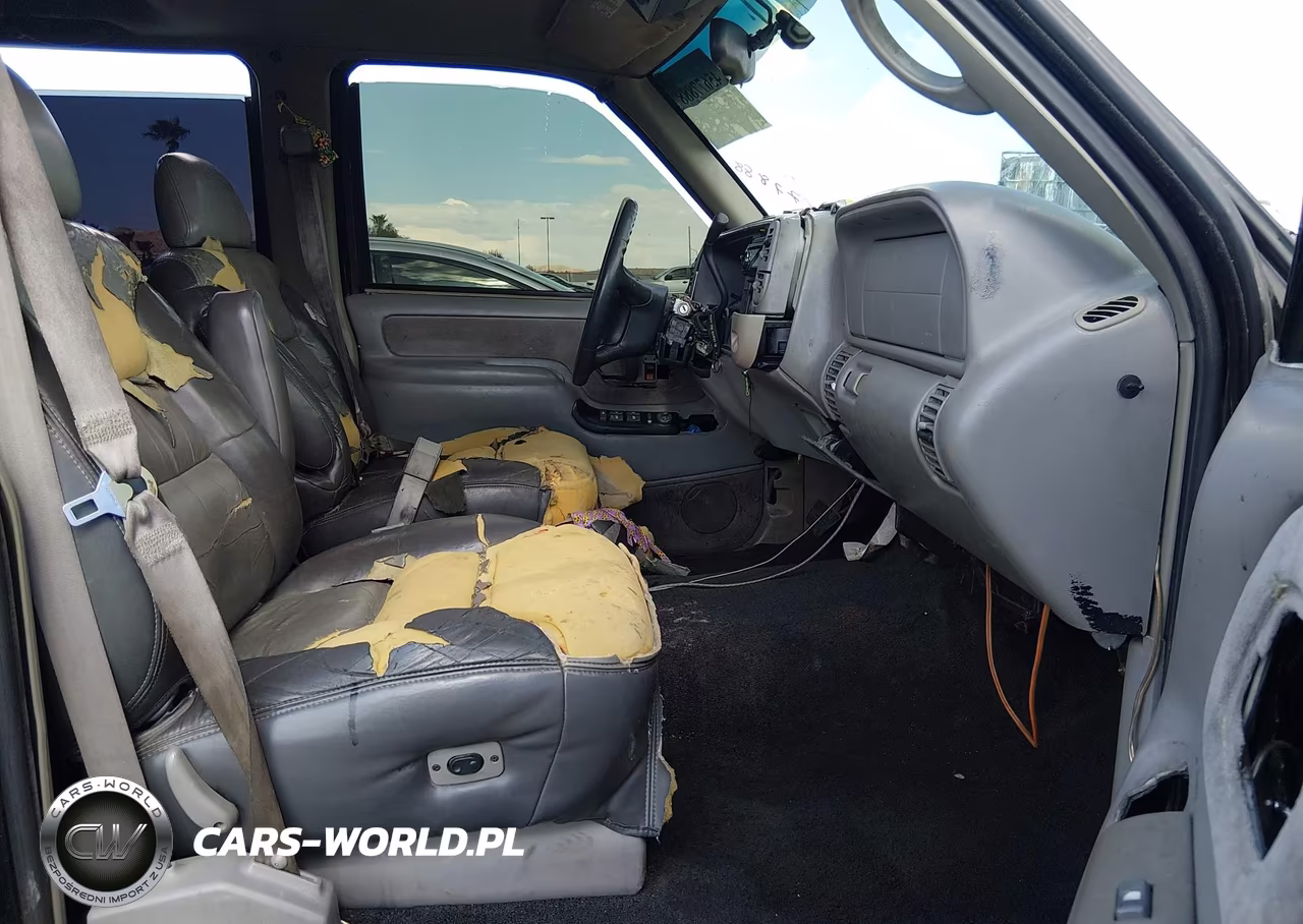 2000 Chevrolet Tahoe Limited VIN:1GNEC13R7YR127209 - 5