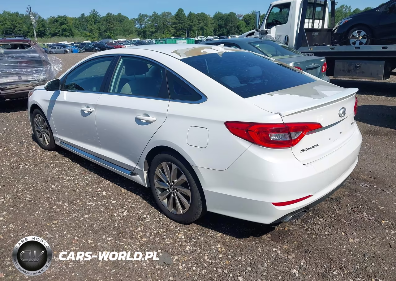 2015 Hyundai Sonata Sport VIN:5NPE34AF6FH075336 - 3