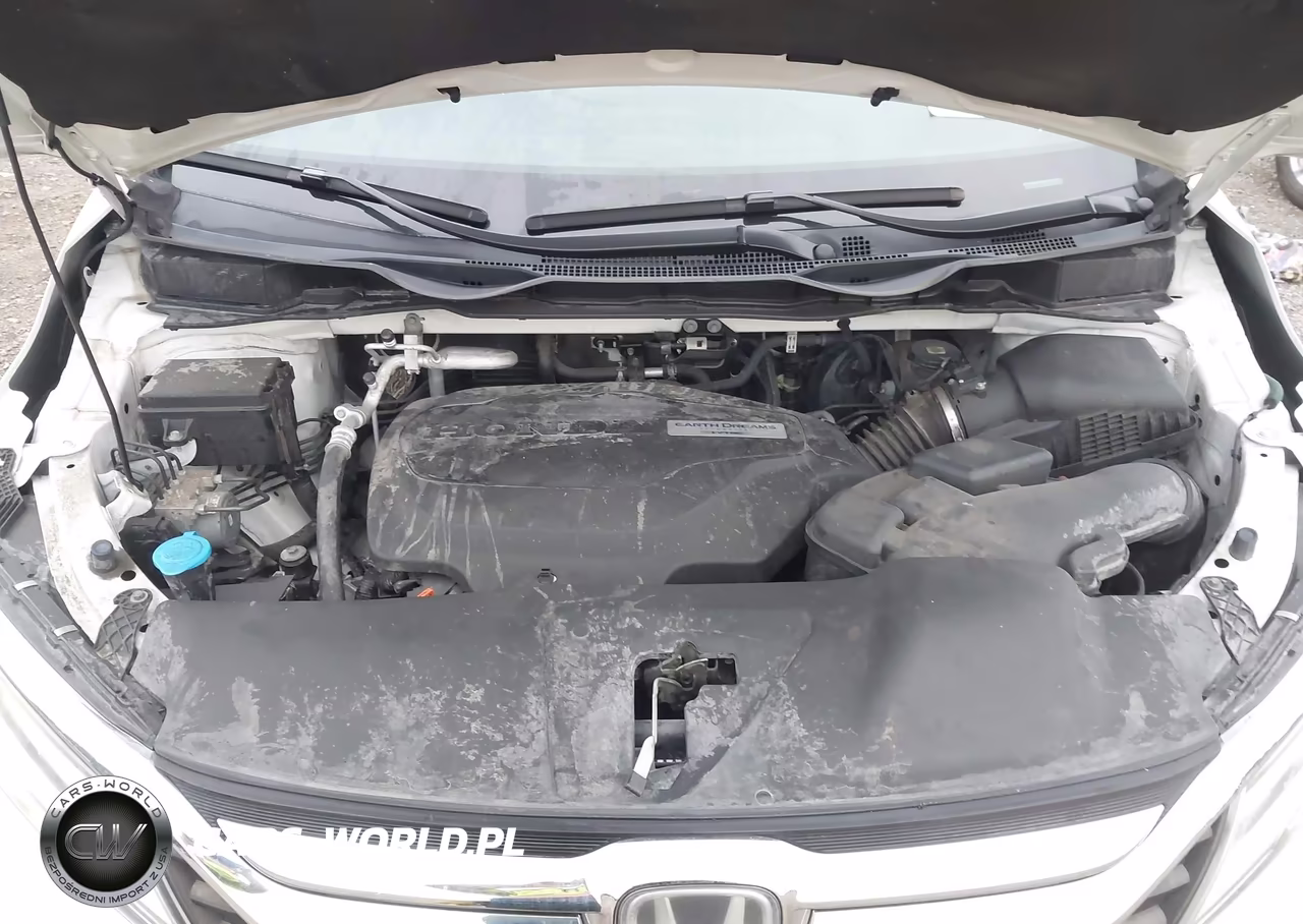 2018 Honda Odyssey Touring VIN:5FNRL6H85JB013325 - 10