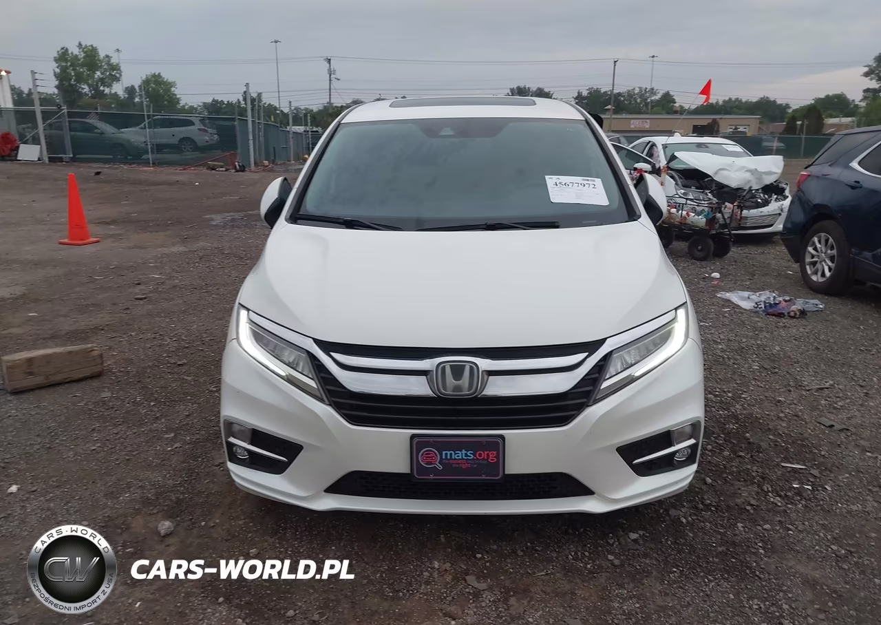 2018 Honda Odyssey Touring VIN:5FNRL6H85JB013325 - 13