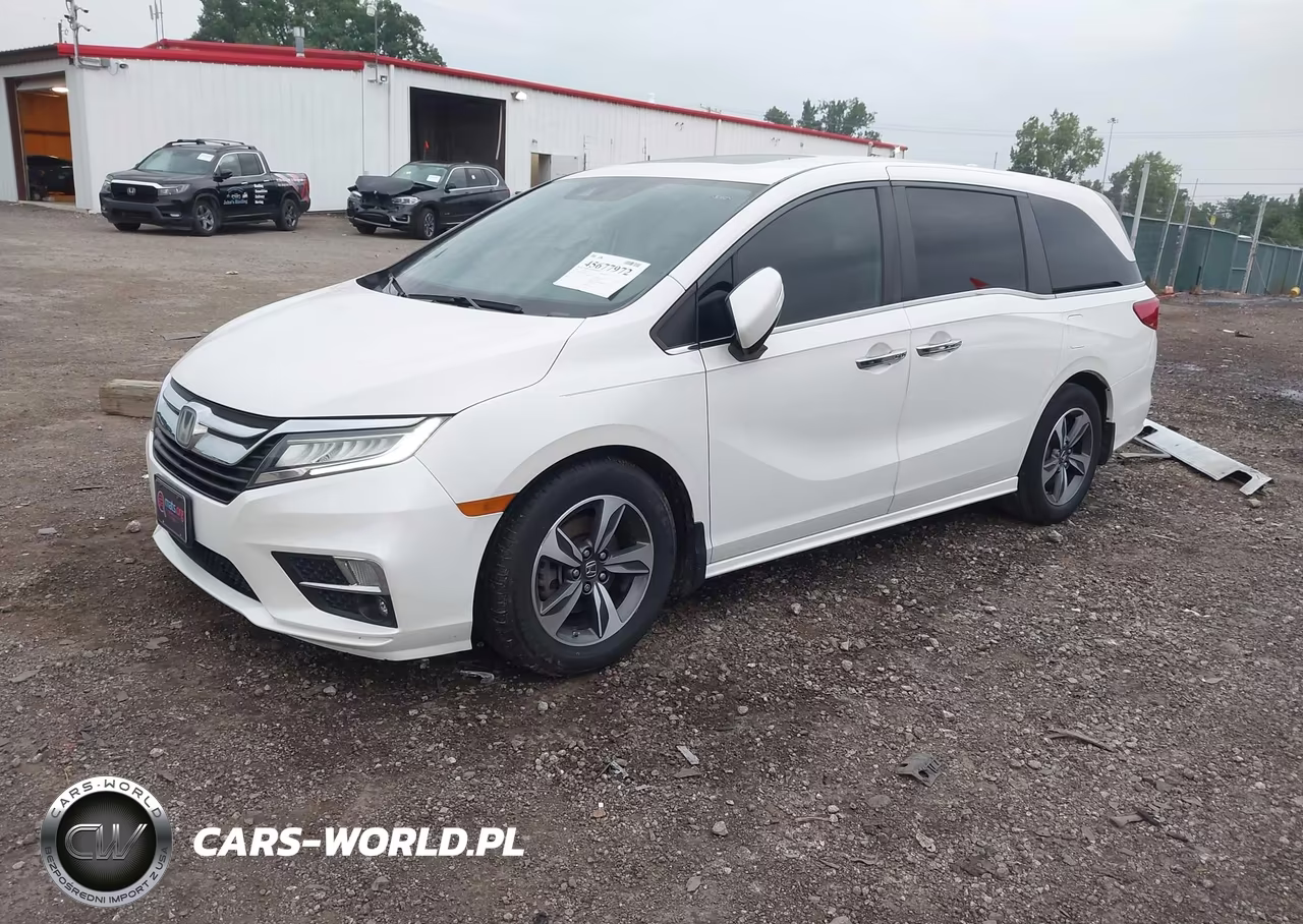 2018 Honda Odyssey Touring VIN:5FNRL6H85JB013325 - 2