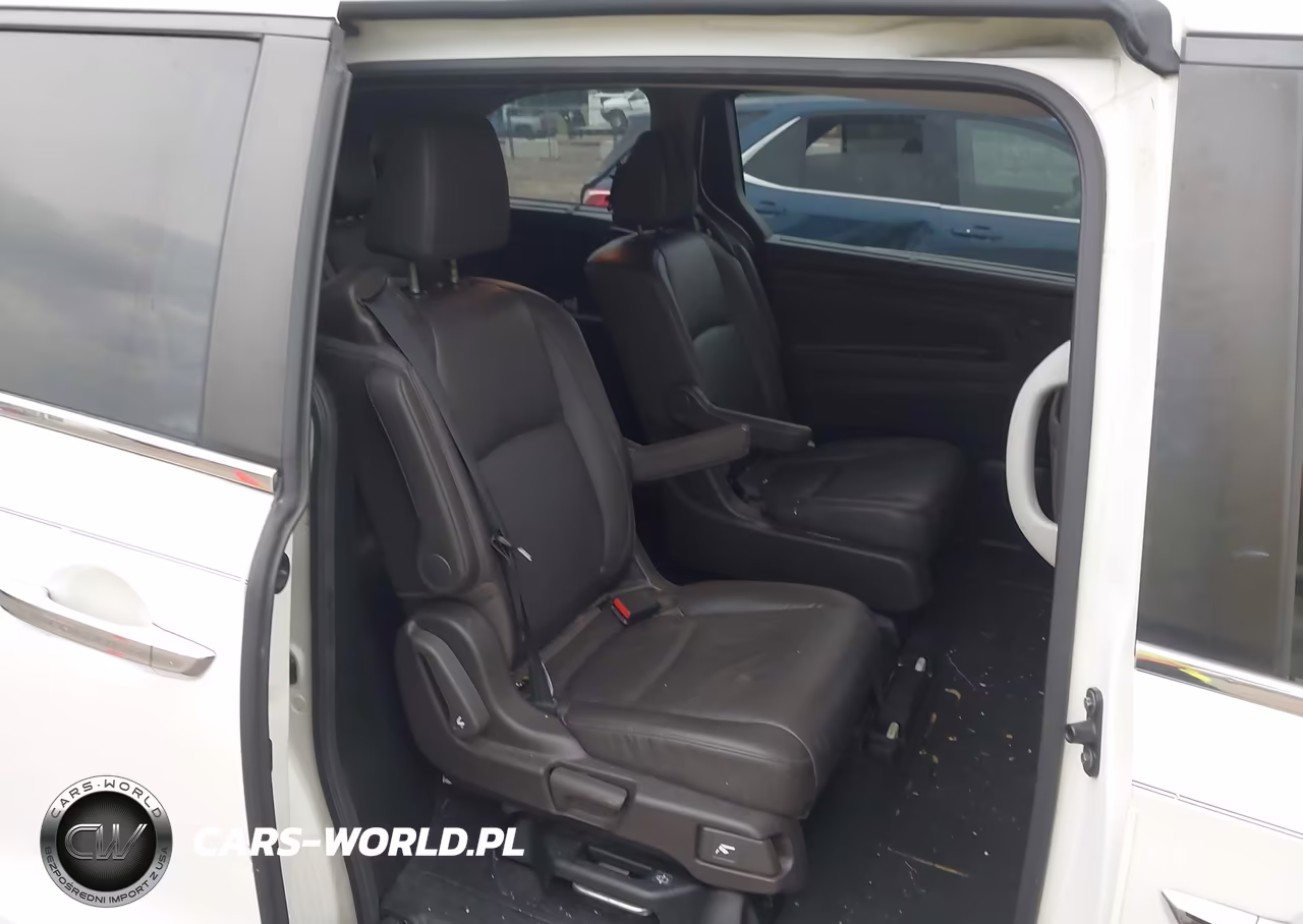 2018 Honda Odyssey Touring VIN:5FNRL6H85JB013325 - 8