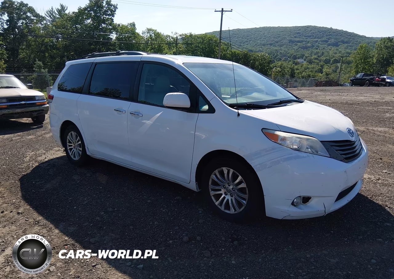 2013 Toyota Sienna Xle V6 8 Passenger VIN:5TDYK3DC9DS315529 - 1