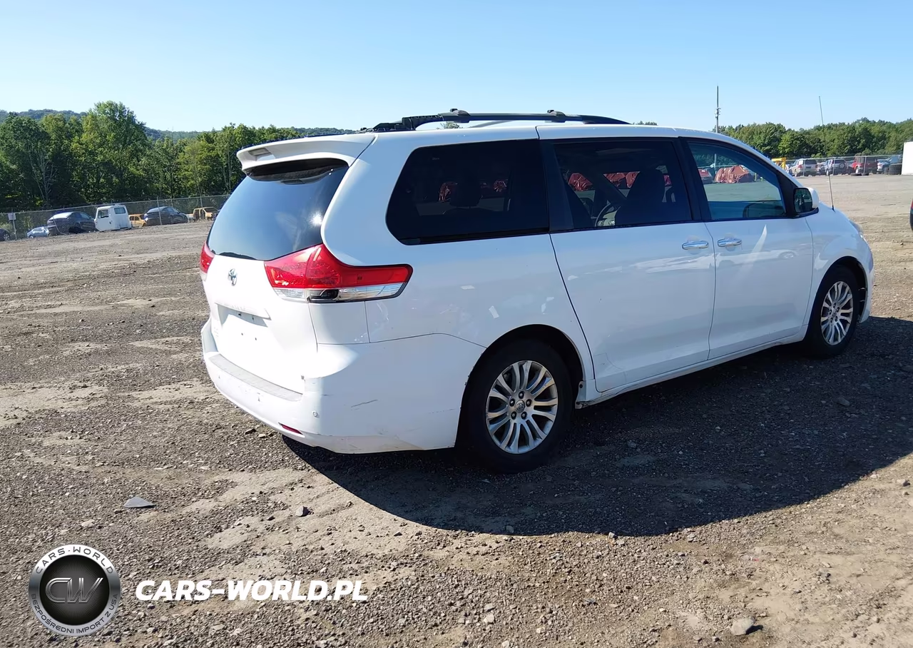 2013 Toyota Sienna Xle V6 8 Passenger VIN:5TDYK3DC9DS315529 - 4