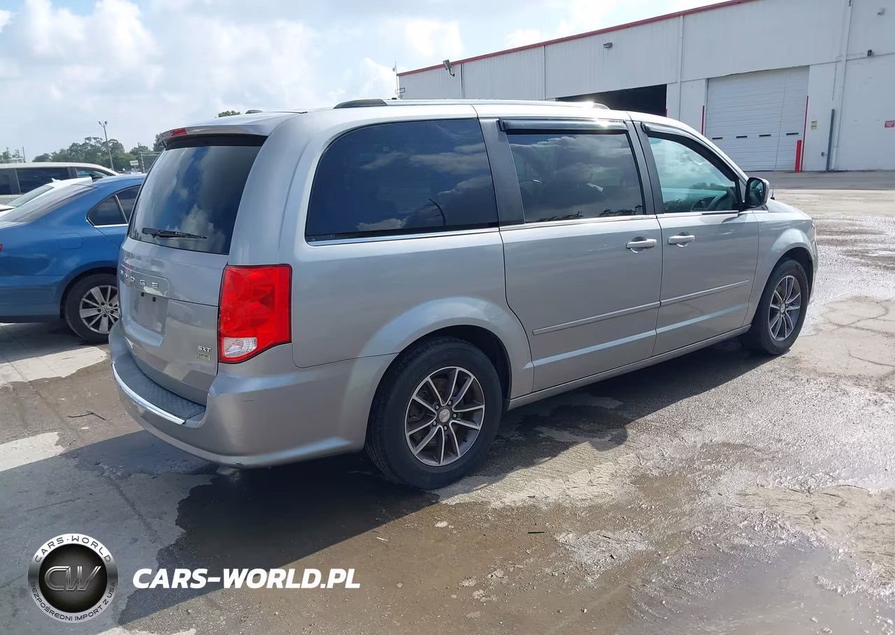 2017 Dodge Grand Caravan Sxt VIN:2C4RDGCG2HR758582 - 4