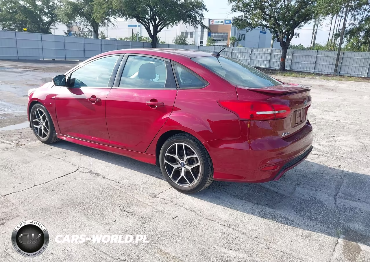 2016 Ford Focus Se VIN:1FADP3F28GL261706 - 3