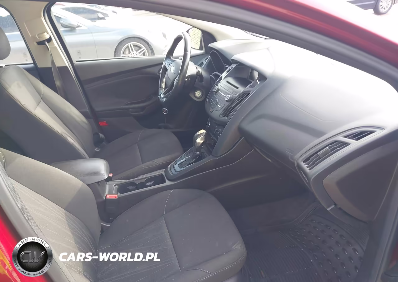 2016 Ford Focus Se VIN:1FADP3F28GL261706 - 5