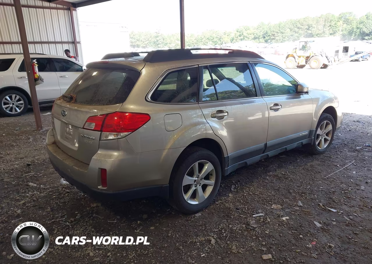 2014 Subaru Outback 2.5I Premium VIN:4S4BRBCCXE3262223 - 4