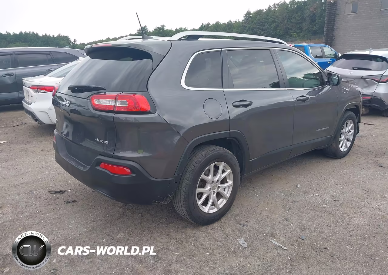 2016 Jeep Cherokee Latitude VIN:1C4PJMCB6GW368142 - 4