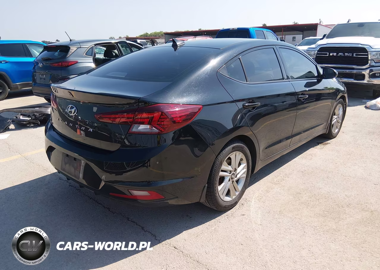 2019 Hyundai Elantra Sel VIN:5NPD84LF2KH473888 - 4