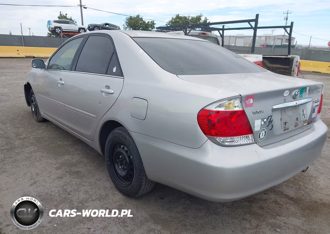 2005 Toyota Camry Le VIN:4T1BE30K55U533485 - 3
