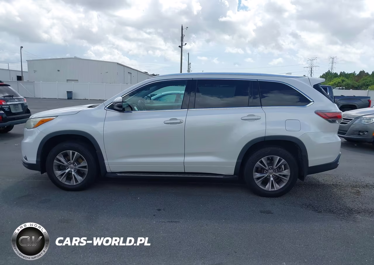 2015 Toyota Highlander Xle V6 VIN:5TDJKRFH4FS181870 - 14