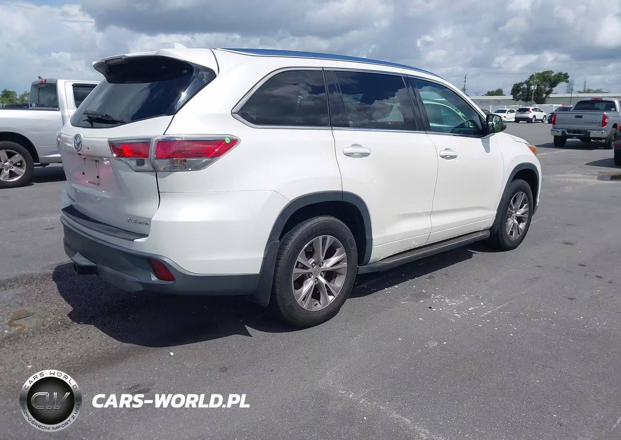 2015 Toyota Highlander Xle V6 VIN:5TDJKRFH4FS181870 - 4