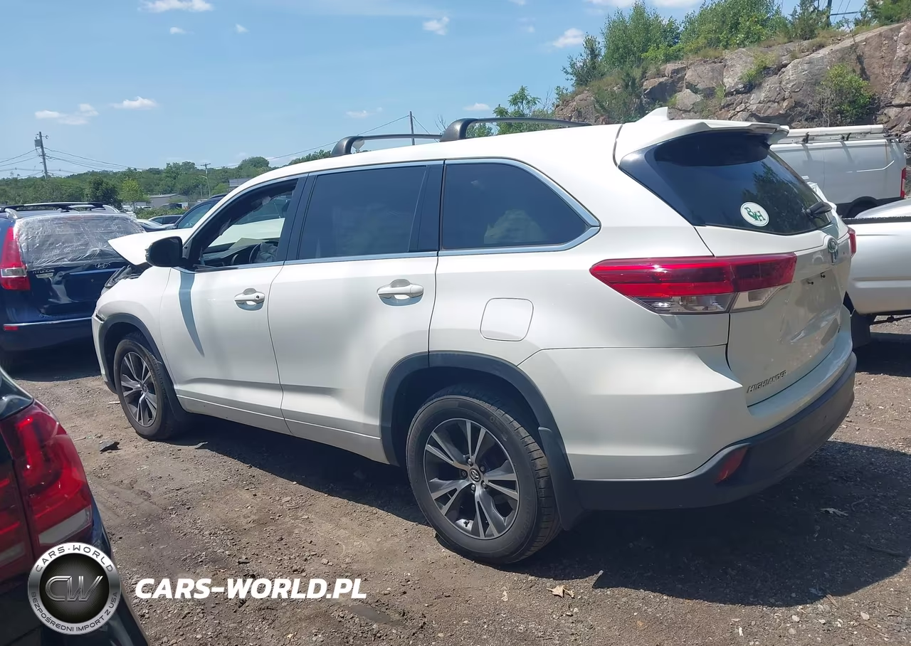 2017 Toyota Highlander Le Plus VIN:5TDBZRFHXHS420325 - 14