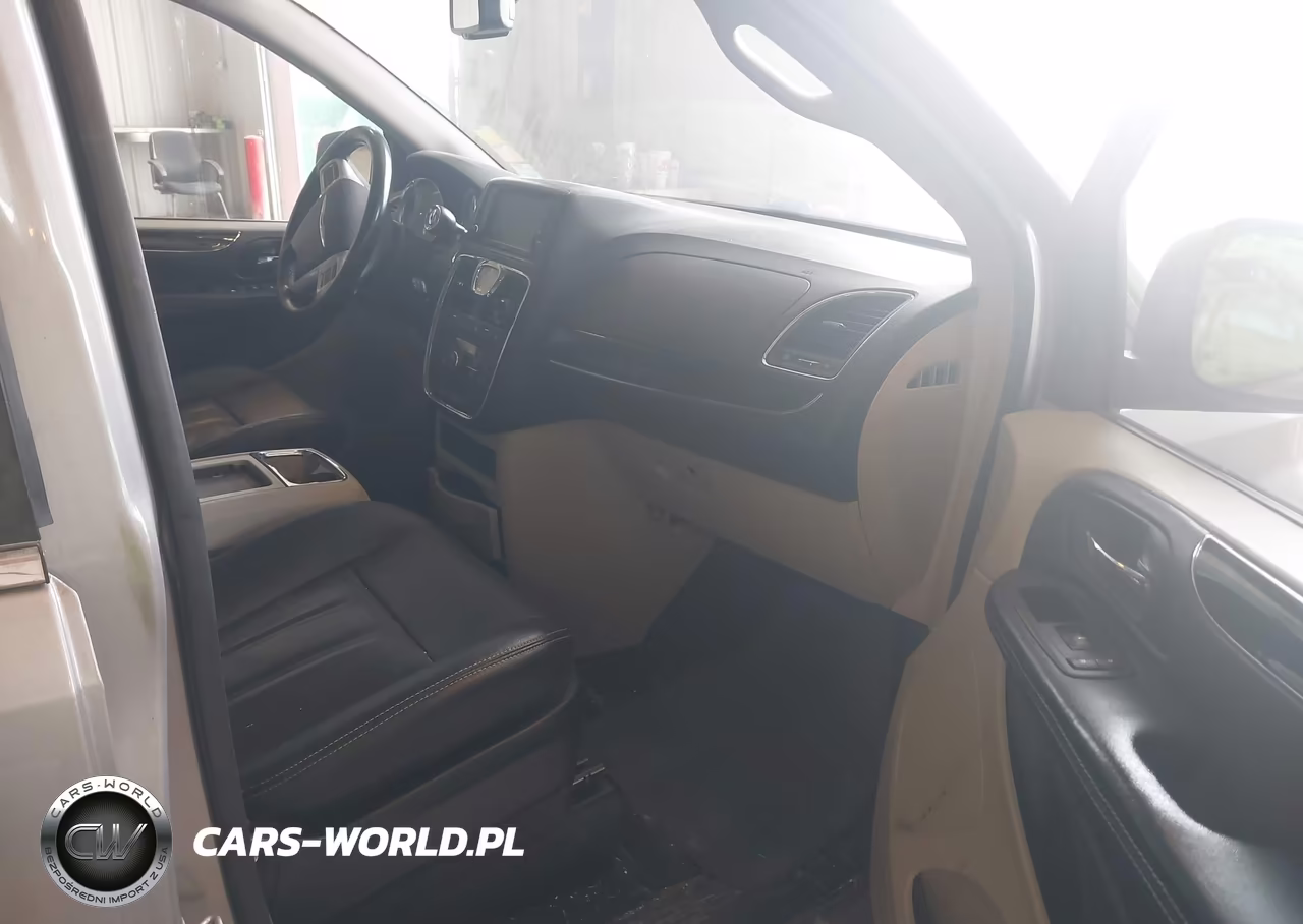 2015 Chrysler Town & Country Touring VIN:2C4RC1BG4FR741281 - 5