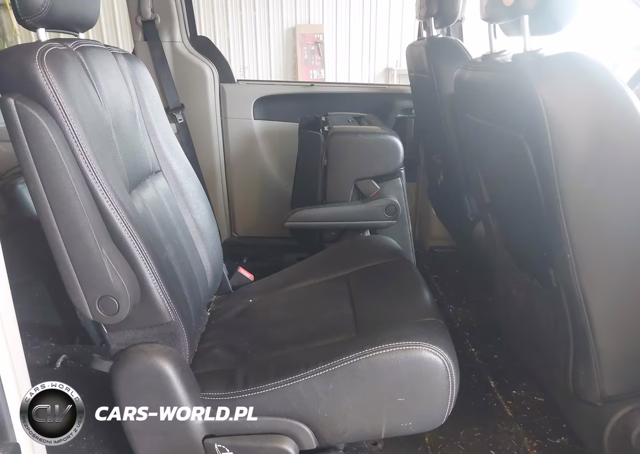 2015 Chrysler Town & Country Touring VIN:2C4RC1BG4FR741281 - 8