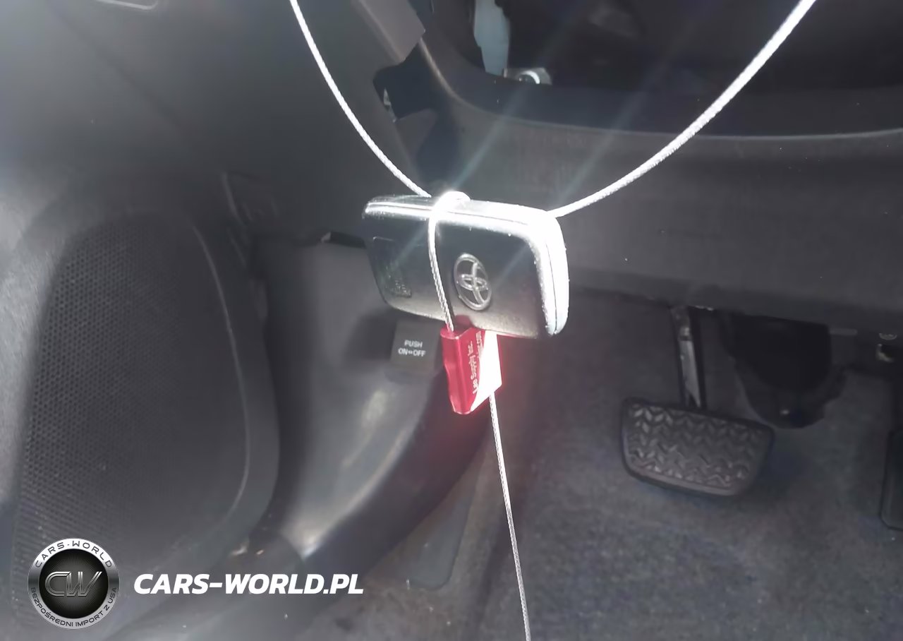 2015 Toyota Prius Two VIN:JTDKN3DU8F0414838 - 11