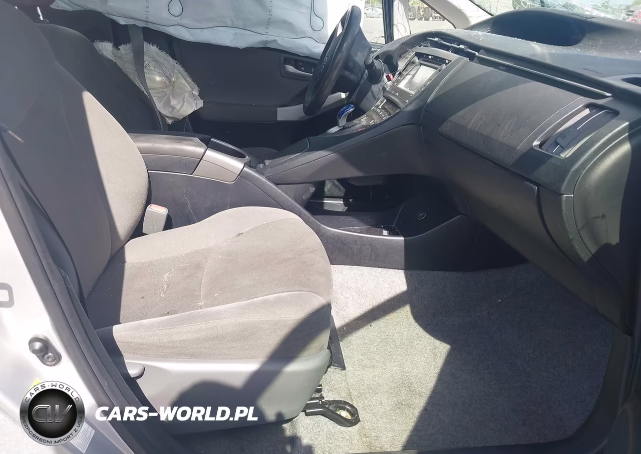 2015 Toyota Prius Two VIN:JTDKN3DU8F0414838 - 5
