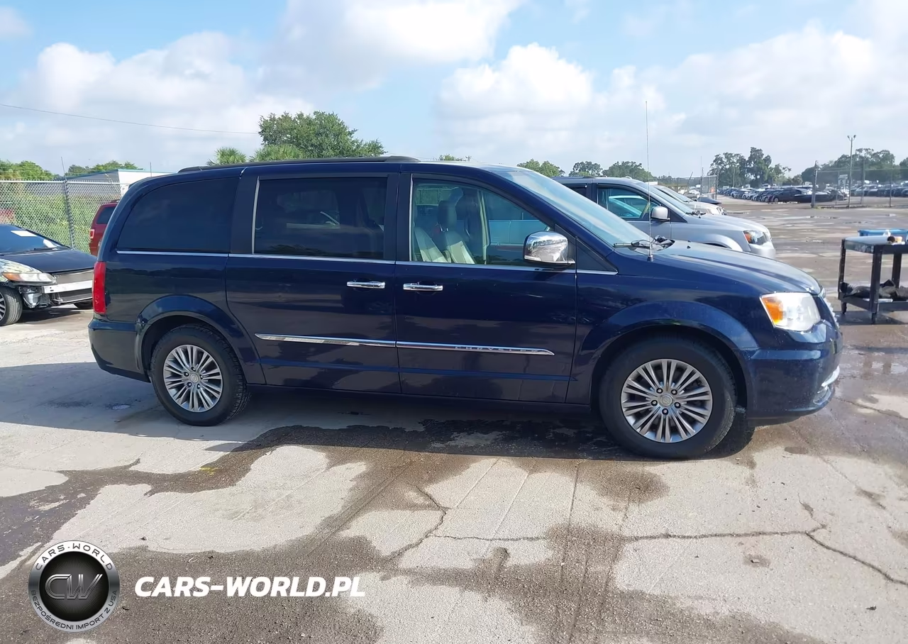 2016 Chrysler Town & Country Touring-L Anniversary Edition VIN:2C4RC1CG2GR104440 - 13