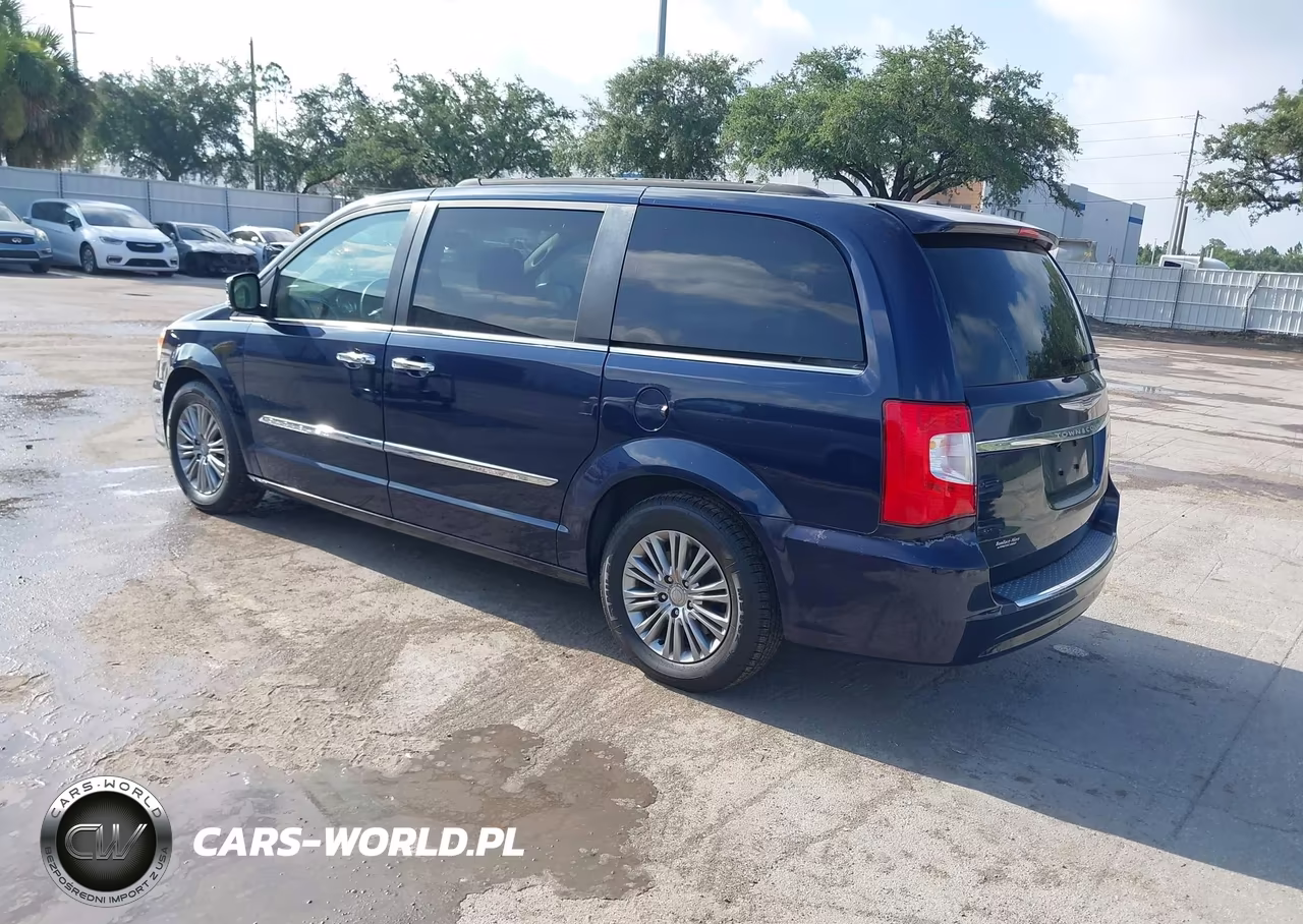 2016 Chrysler Town & Country Touring-L Anniversary Edition VIN:2C4RC1CG2GR104440 - 3