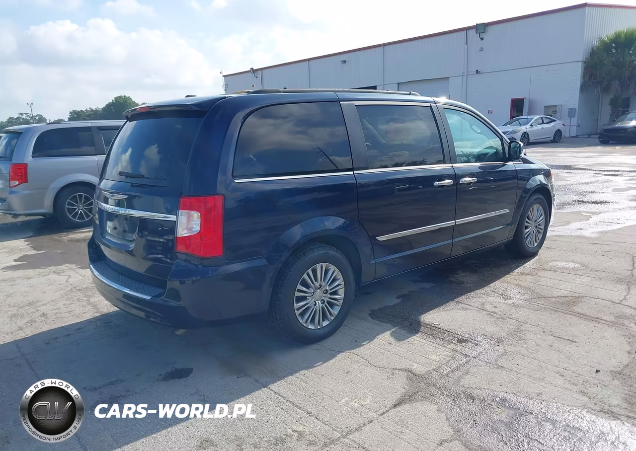 2016 Chrysler Town & Country Touring-L Anniversary Edition VIN:2C4RC1CG2GR104440 - 4