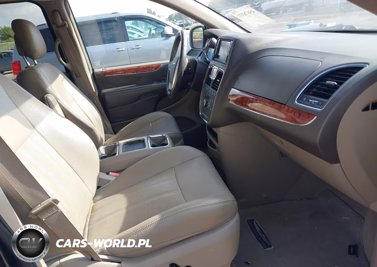 2016 Chrysler Town & Country Touring-L Anniversary Edition VIN:2C4RC1CG2GR104440 - 5