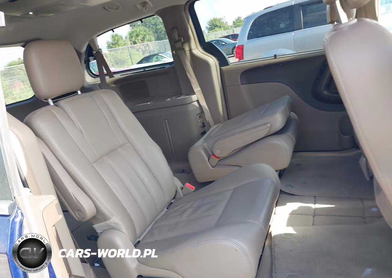 2016 Chrysler Town & Country Touring-L Anniversary Edition VIN:2C4RC1CG2GR104440 - 8