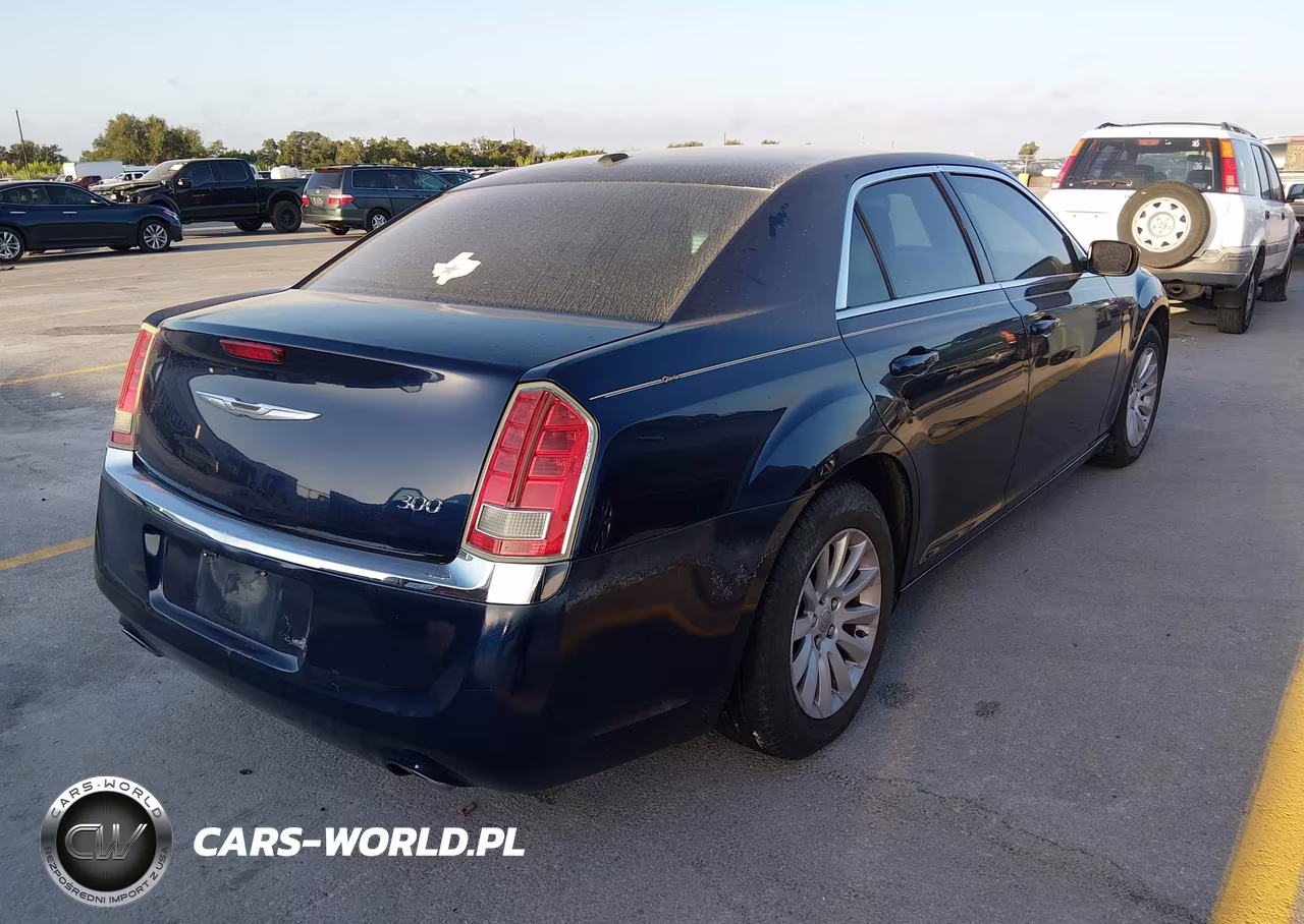 2014 Chrysler 300 VIN:2C3CCAAG6EH124318 - 4