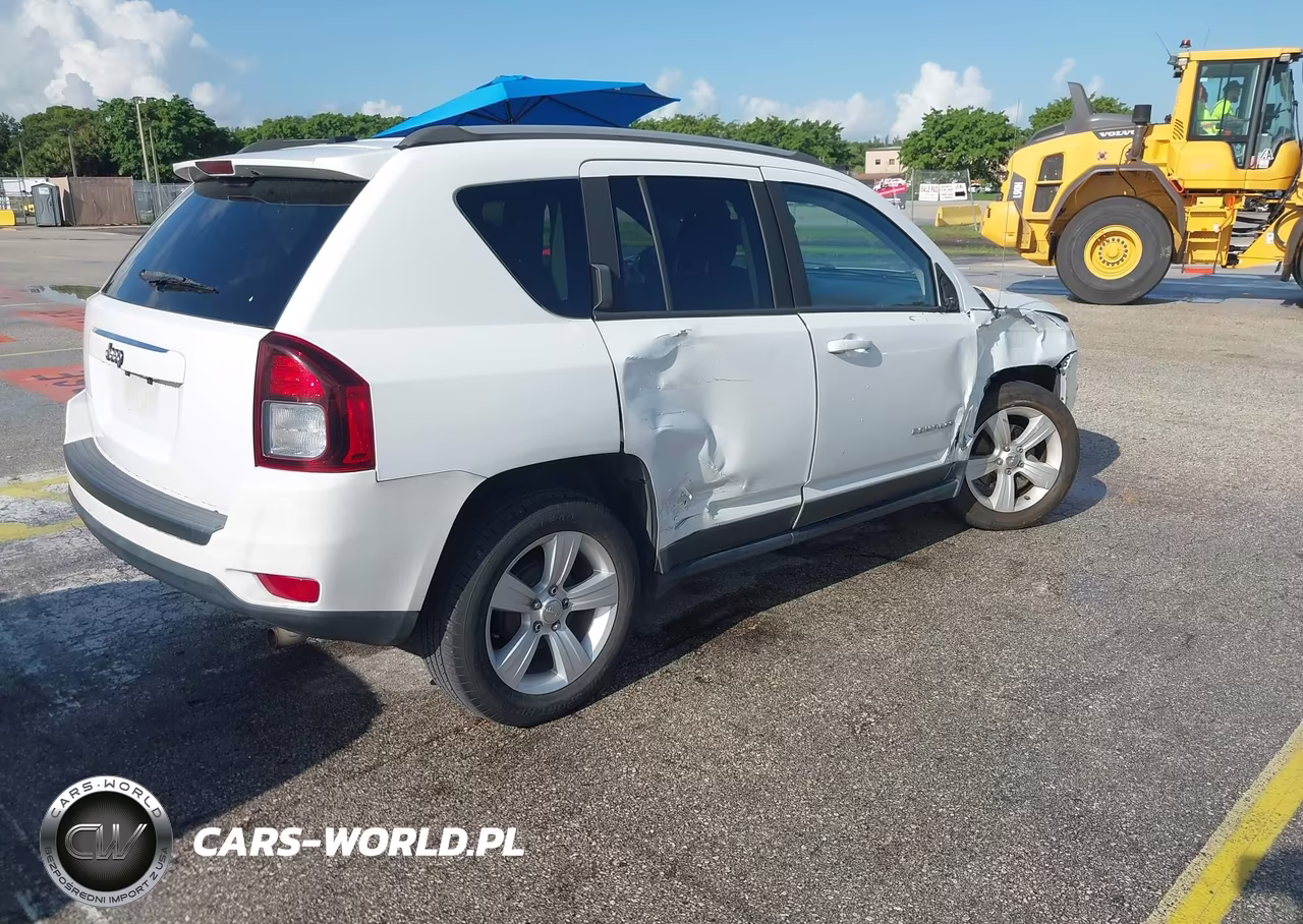 2016 Jeep Compass Sport VIN:1C4NJCBA2GD641308 - 4