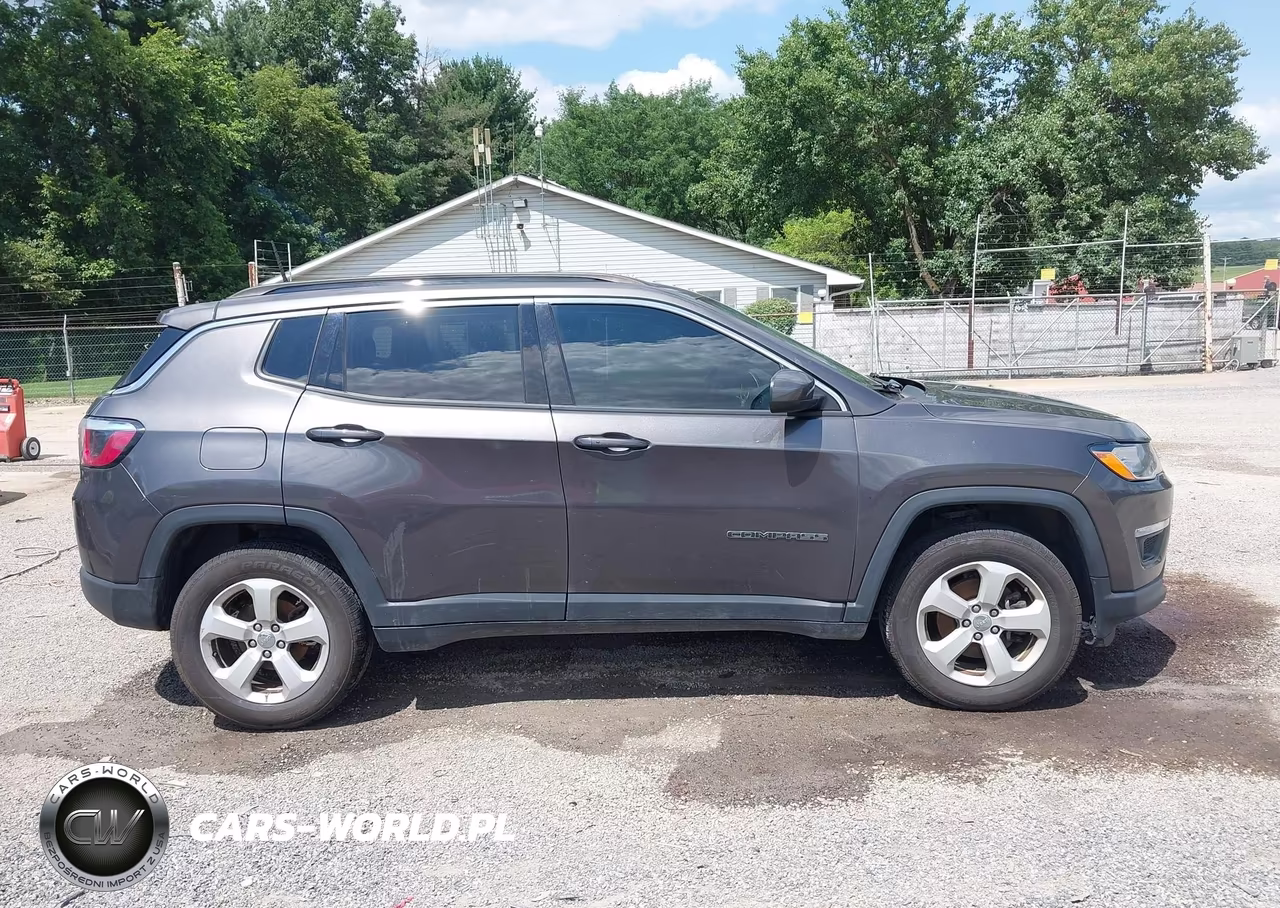 2018 Jeep Compass Latitude 4X4 VIN:3C4NJDBB7JT400618 - 13