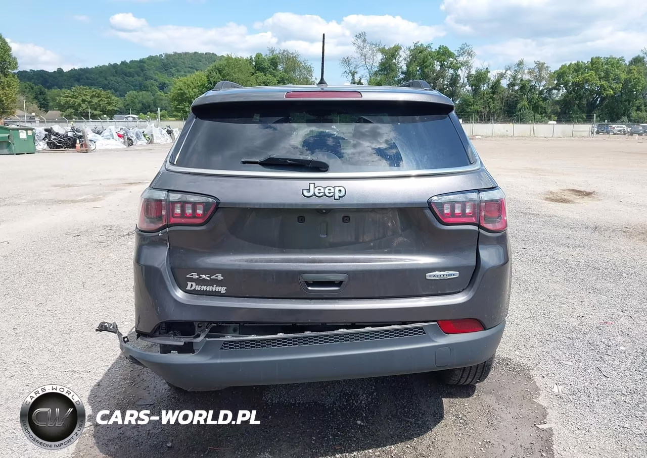 2018 Jeep Compass Latitude 4X4 VIN:3C4NJDBB7JT400618 - 16