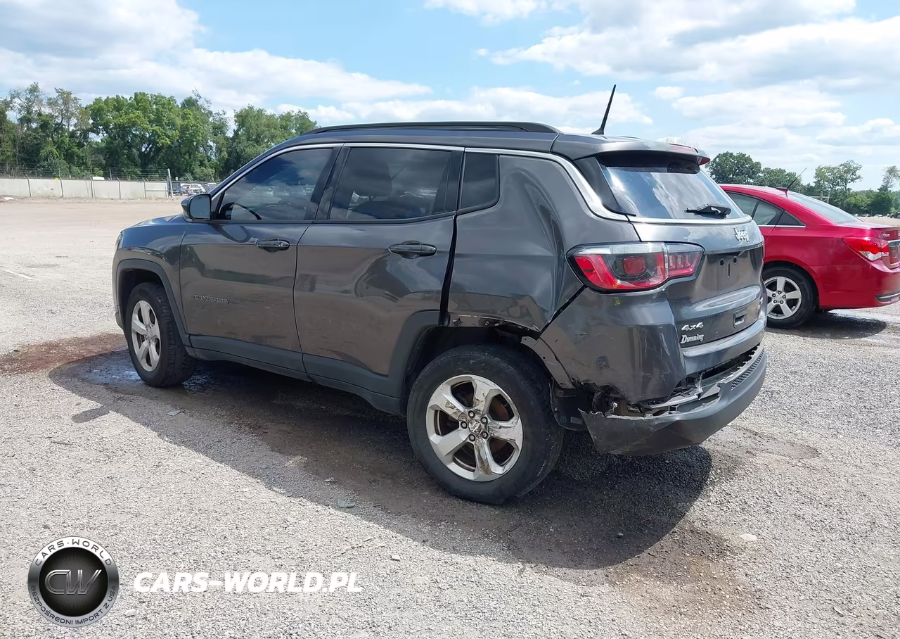 2018 Jeep Compass Latitude 4X4 VIN:3C4NJDBB7JT400618 - 3