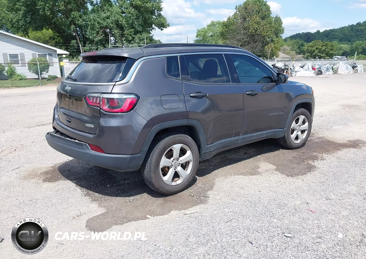 2018 Jeep Compass Latitude 4X4 VIN:3C4NJDBB7JT400618 - 4